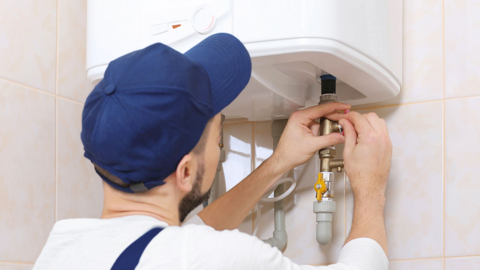 Understanding Common Hot Water Heater Issues and When to Hire a Plumber