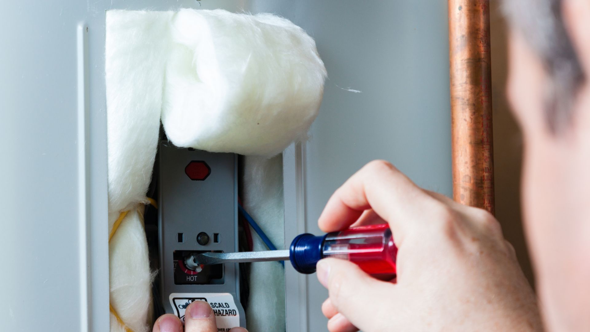 Benefits of Hiring a Licensed Plumber for Hot Water Heater Repairs